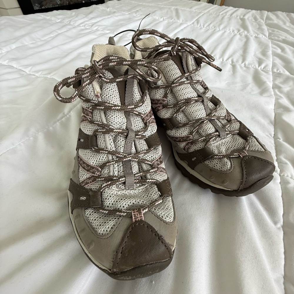 Merrell Women's Tan and Cream Athletic Shoes